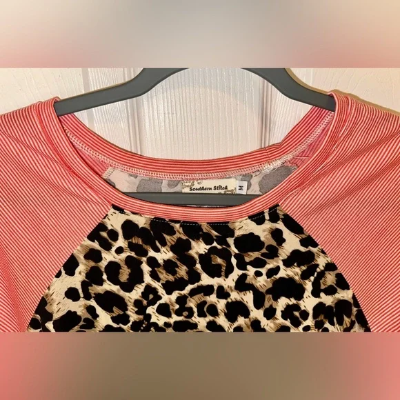 NWOT - Leopard Print Top with Striped Sleeves - M - Picture 2 of 5